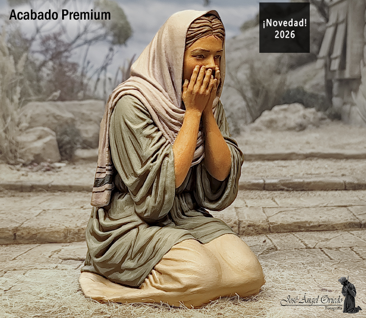 Figuras de Belén - 26 Adorando Emocionada